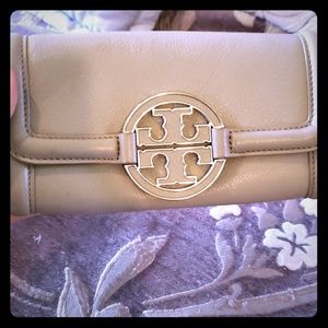 Tory burch wallet
